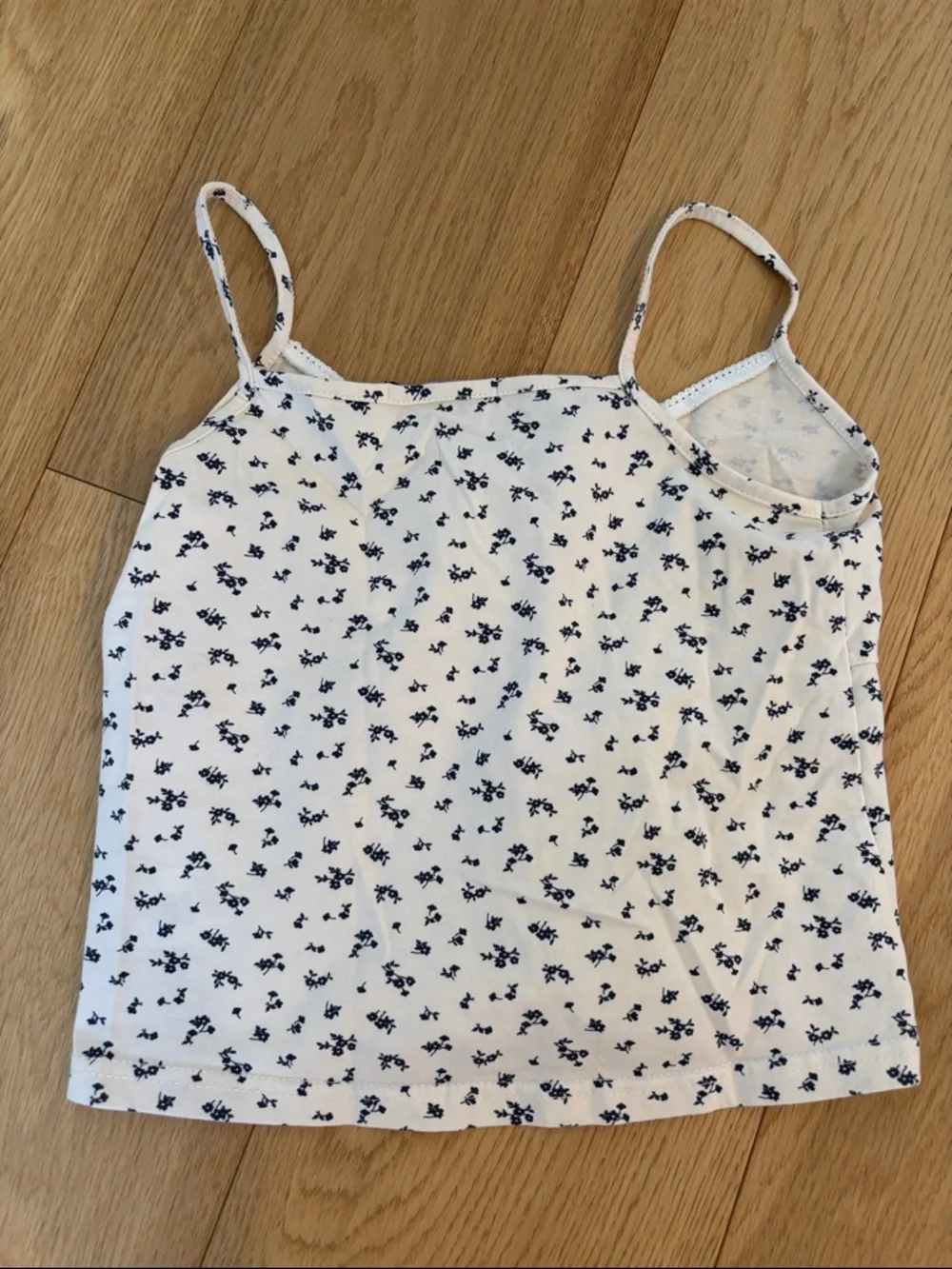 Brandy Melville Navy Floral Print Spaghetti Strap Tank Top - Picture 3 of 3